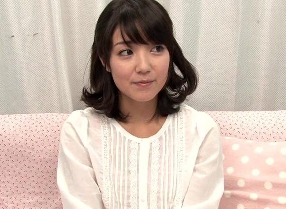 お嬢様系とても可愛いお嬢様にデカチン見せつけたら意外に興味津々でその気になって、最後は性欲に負けSEXまで受け入れ！