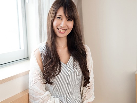 笑顔が可愛いセレブ奥様は真剣不倫中。その上ローター愛用オナニストでちゃんとピル飲んでるなんて、エッチ対策万全な上級者