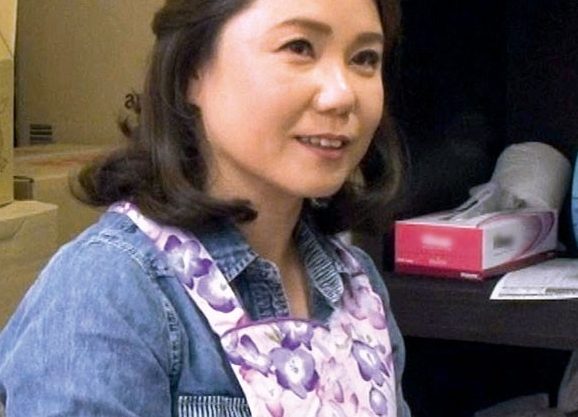 仕事の面接に来たおばさんに、一人でアダルトグッズの検品作業をさせたら段々火がついて、何を始めるかと思えば・・。