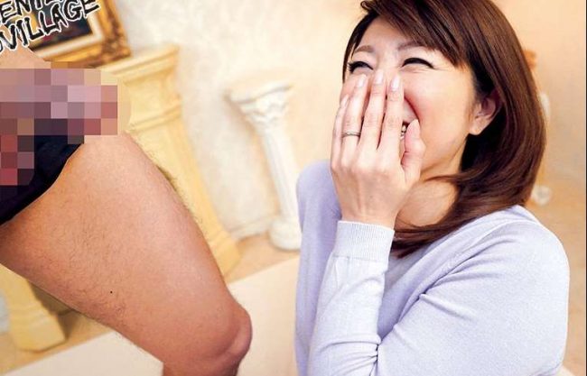 結婚15年目の主婦は浮気も経験済で、見た目よりもお盛んな性欲の持ち主。恥じらいながら徐々に大胆になっていくプレイがイイ！