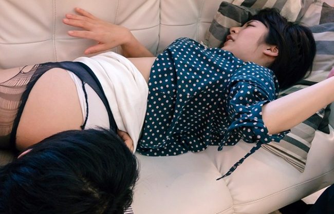 なんてこった！妻が会社の飲み会でベロベロ状態で、社員たちに輪姦されている動画を発見してしまった。