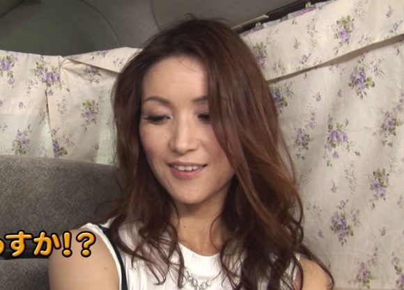 声掛けしたセレブ奥様は相当な美人。夫とセックスレスなので色々刺激したら嬉しそうで、過激なプレイをこなしてくれました。