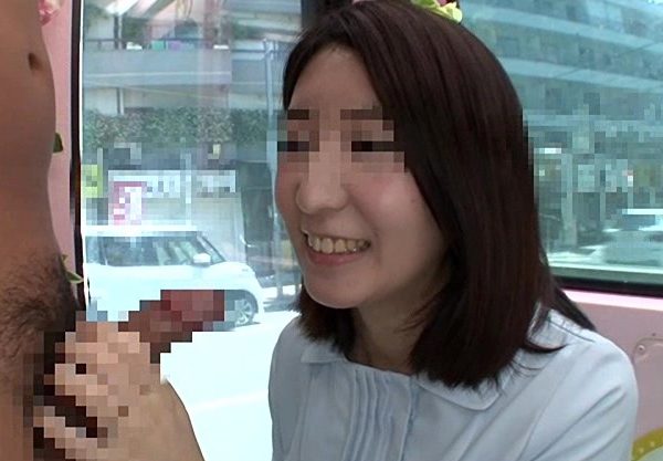 既婚者の看板娘に参加依頼。イケナイことだとわかっていてもデカチンと賞金に目がくらんでしまった？