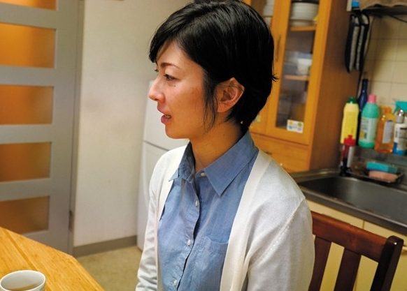 こんな清楚で真面目そうな人妻が、欲求不満で乱れまくります。