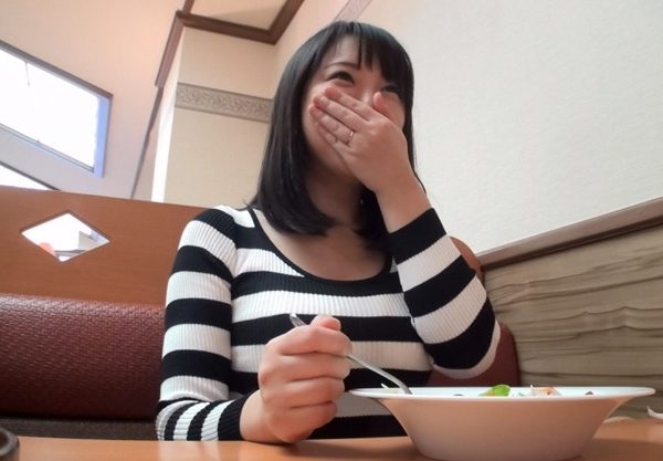 ナンパに自信ありな男優がゲットした人妻は、噂通りにエロかった。欲求不満なのがミエミエであっという間に乱れまくりww