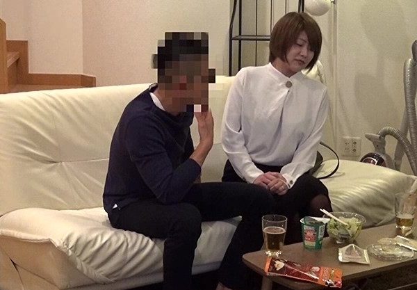 居酒屋でナンパした人妻を部屋に連れ込んで盗撮。まさか撮られてるとは知らずにリアルなトークが秀越ww